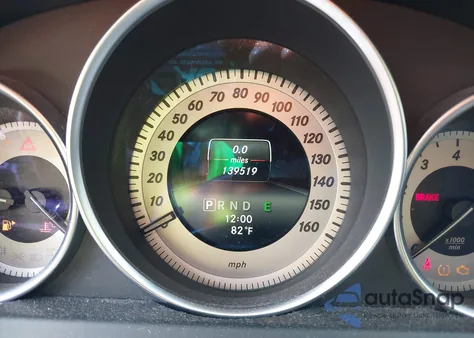 2014 Mercedes-Benz C 250 z USA, uszkodzony, nr VIN WDDGJ4HB9EG289201